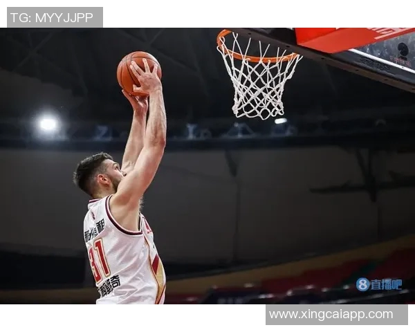 布里奇斯攻防兼备表现出色20投9中三分3中8砍下25分外加5篮板2助攻2盖帽