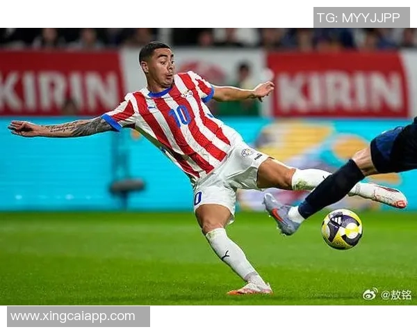 日本队迅速追平比分小川航基远射助攻巴拉圭门将失误入网