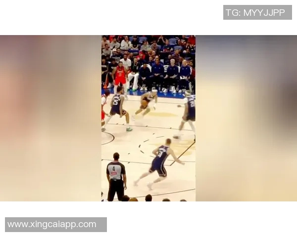 克莱手感回暖却遭冷落赛后愤怒扔水瓶表达不满情绪