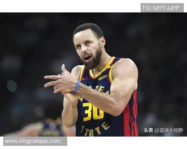 库里第二节狂轰三记三分克林根无奈束手无策太狠了