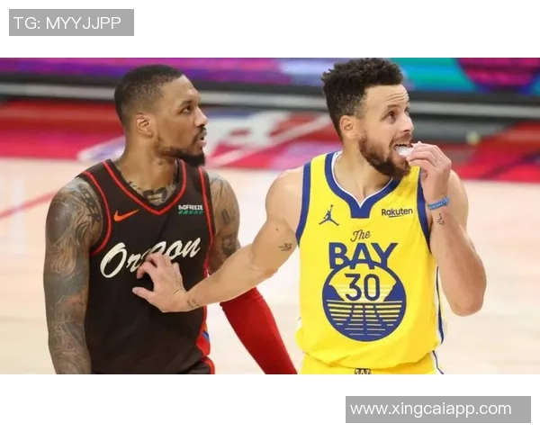 库里半场20分5记三分创纪录领先利拉德克莱紧随其后争夺第二位